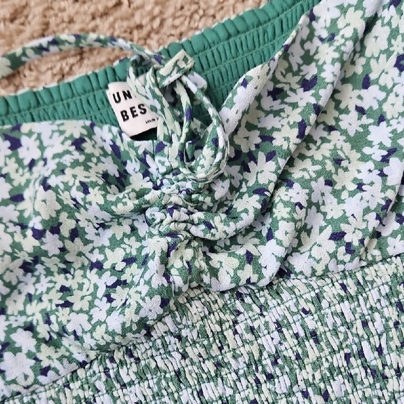 Aritzia Sunday Best Smocked Puff Sleeve Top - Picture 3 of 8